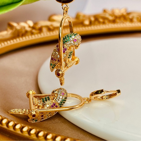 Stunning Parrots 🦜 Design Dangle Hoop Earrings in Gold - Picture 4 of 7